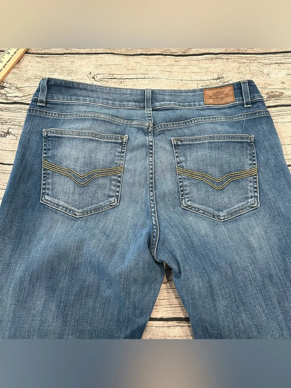 Harley Davidson Classic Women's Uneven Wash Blue Boyfriend Jeans Size 32 (14)